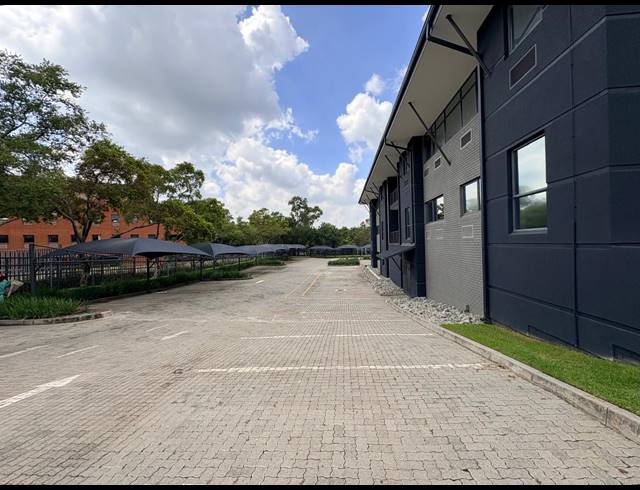 3,949M² OFFICE TO LET IN VORNA VALLEY